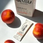 ARMRA Colostrum Peach Persimmon Travel Sticks, förpackning med 30 portionspåsar